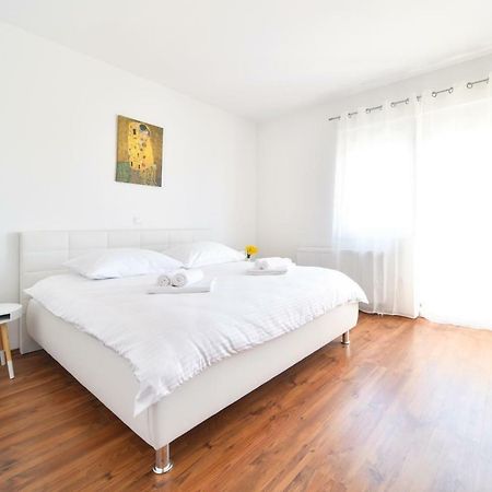 Apartman Space Ražanac Zewnętrze zdjęcie