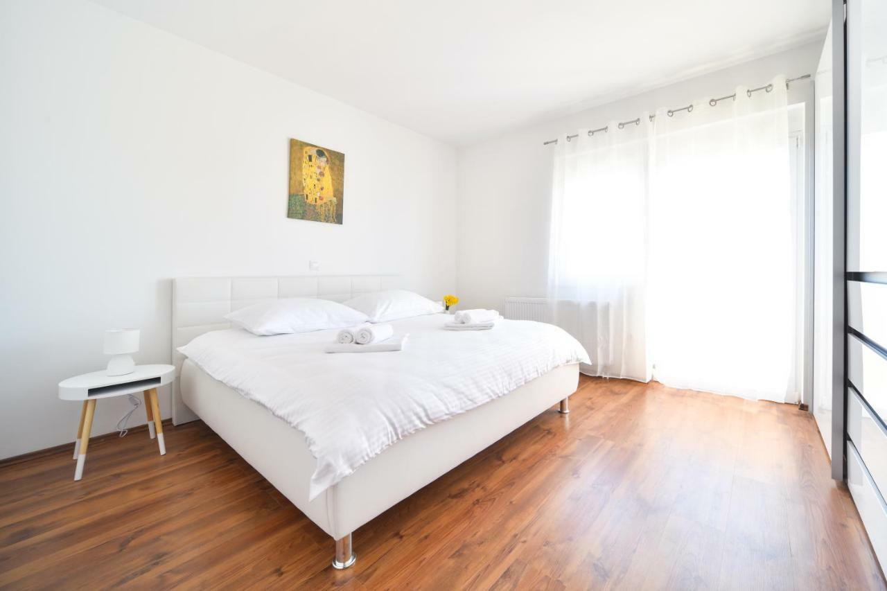 Apartman Space Ražanac Zewnętrze zdjęcie