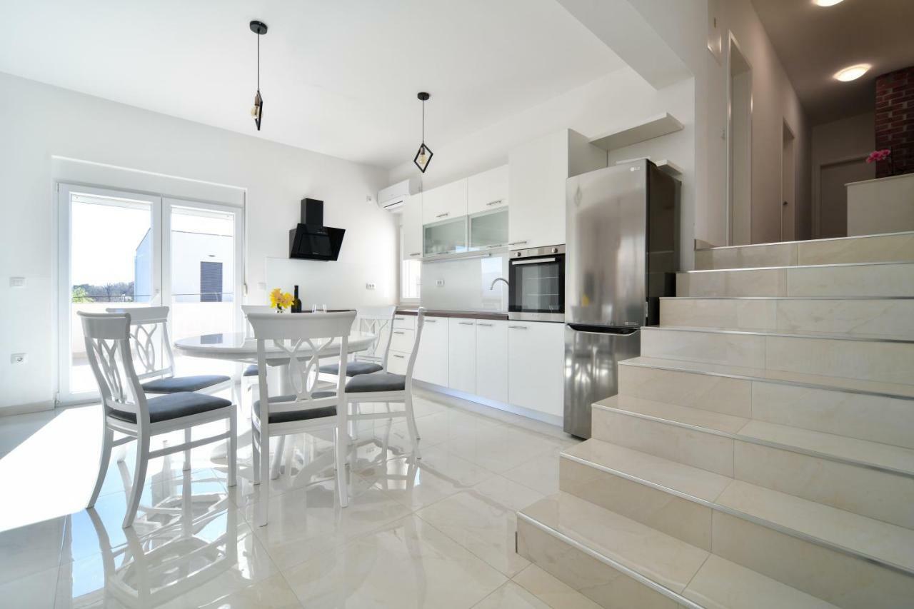 Apartman Space Ražanac Zewnętrze zdjęcie